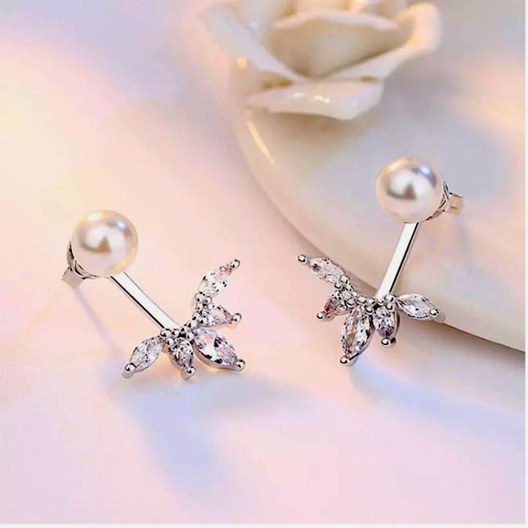Jewelry - 🌟 Sterling Silver Pearl Earrings